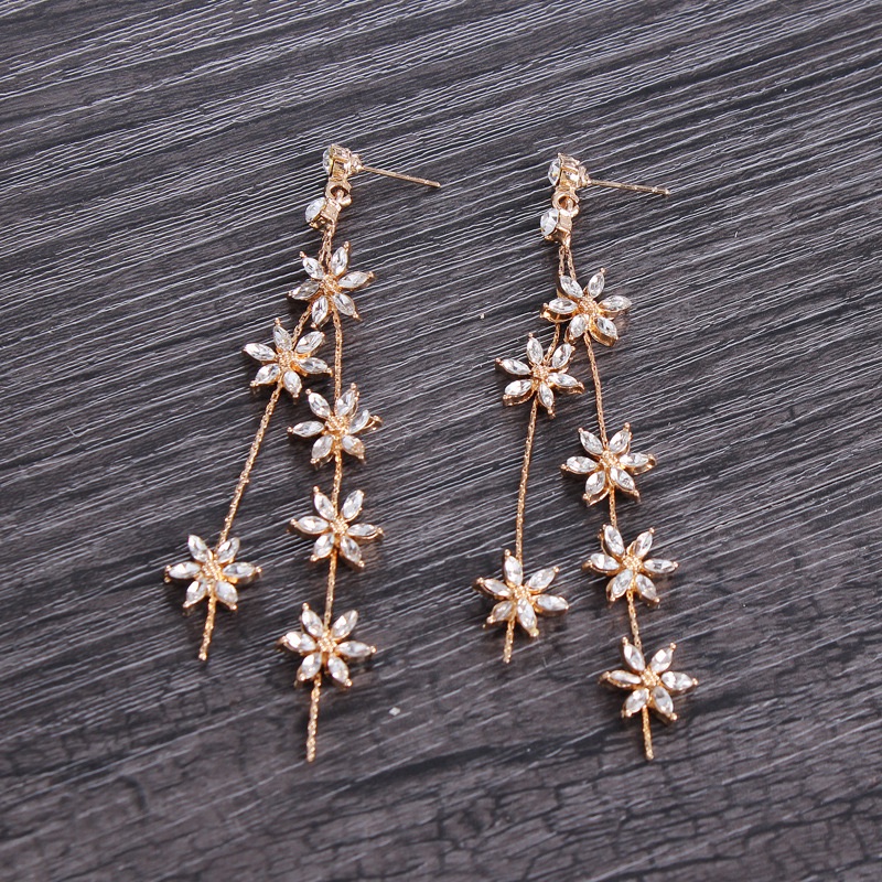 Elegant Gold Floral Drop Earrings